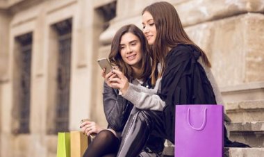 The role of community and referrals in online retail success